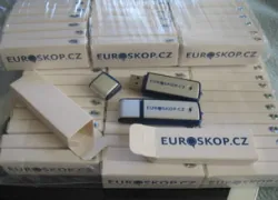 Flash disk s hliník.povrchem, krabička, reklamní potisk - Ukázka potisku krabiček a  flash disků.