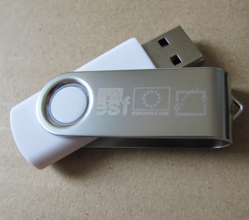 Flash disk se světlým gravírováním laserem - ukázka světlého laseru loga ESF
