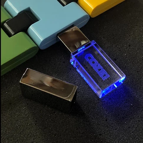Flash disky se svítícím logem pro mp3 album - Flash disk se svítícím logem, barva LED je volitelná. Možno dodat i v ve variant...