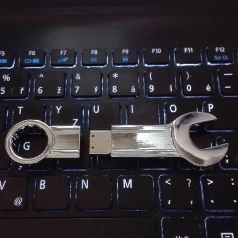 kovový reklamní flash disk jako maticový klíč
