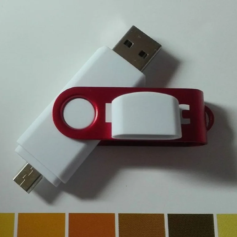 Otočný USB disk 2v1 s potiskem - Nejen plastová část flash disku, ale i kovová krytka pro potisk může mít různé b...