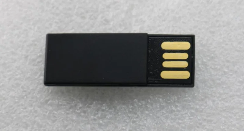 Plastová sponka s USB flash diskem - Mini flash disky pro potisk, ve tvaru sponky.