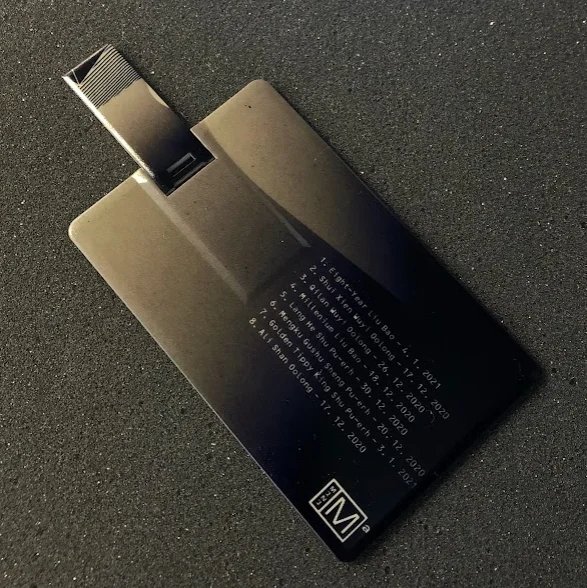 USB karta s potiskem hudebního alba - Ukázka potisku hudebního alba s MP3 na flash disku velikosti vizitky.