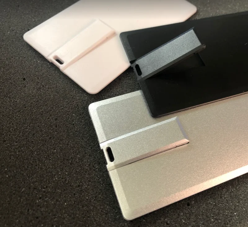 USB karty  pro reklamní potisk - barva bílá, černá, stříbrná - USB karty pro reklamní potisk máme nejen v barvě bílé, ale i s plastem v silver ...
