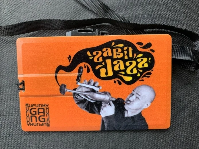 USB karty s potiskem a mp3 jako hudební album místo CD / DVD - Flash disky ve tvaru vizitky s potiskem a nahrávkou hudebního alba. Ukázka je s ...