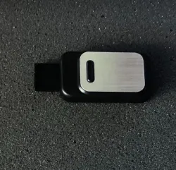 výsuvný reklamní flash disk s hliníkovou plochou - Malá fleška s výsuvným mechanismem.